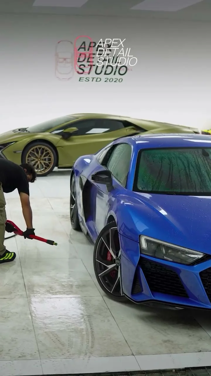 Apex Signature Wash being completed on an Audi R8 in Dubai