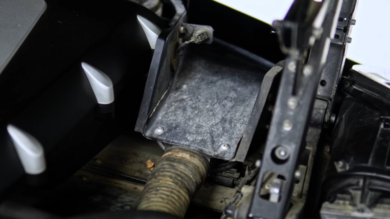 Dusty air box and intake on a Mercedes-Benz SLR McLaren before dry ice cleaning in Dubai