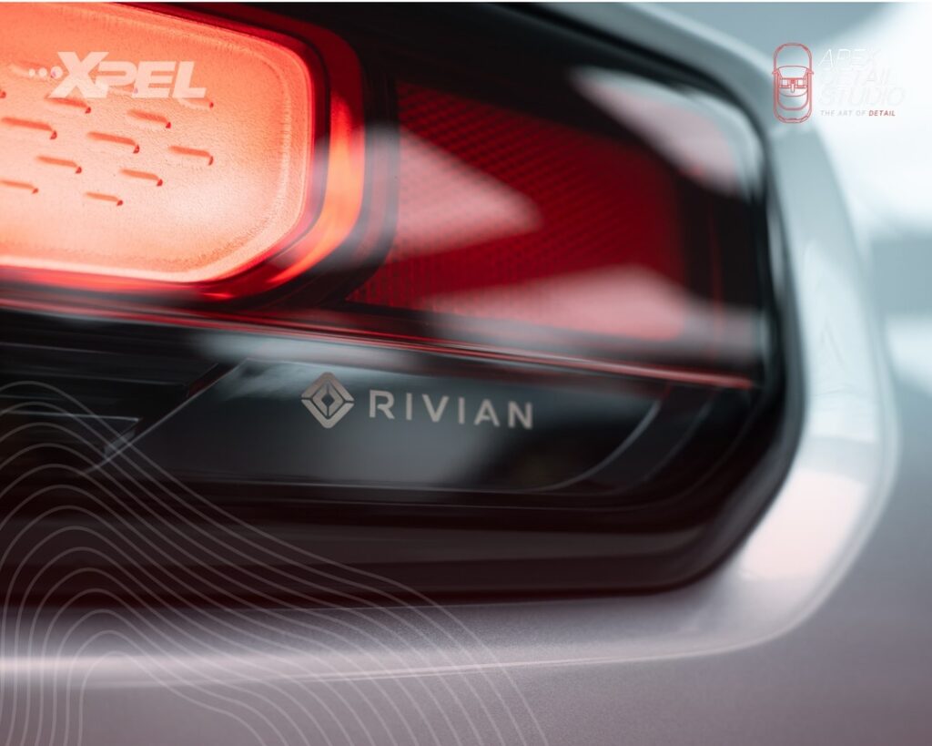 Elevates Rivian R1T