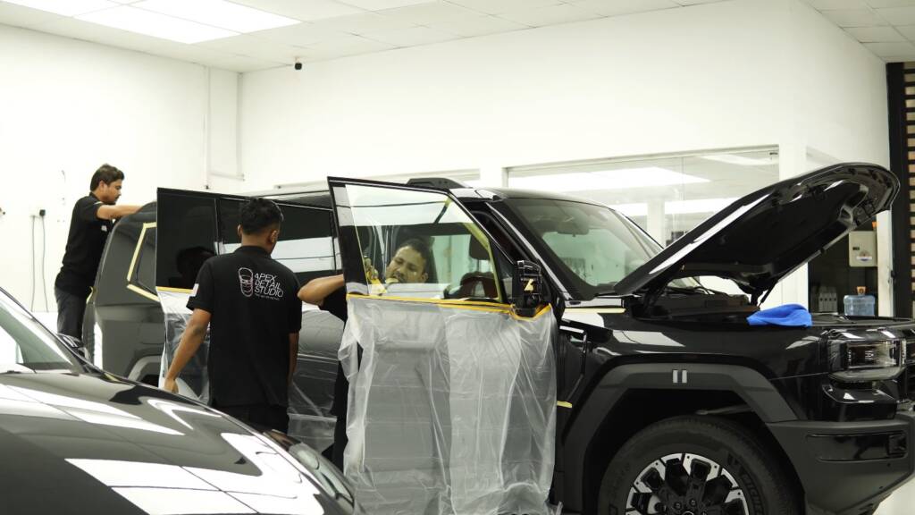 Apex Detail Studio team working on a new Jetour G700 in Dubai