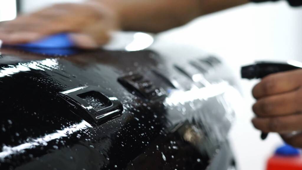 Washing the door handle area of a Defender 130
