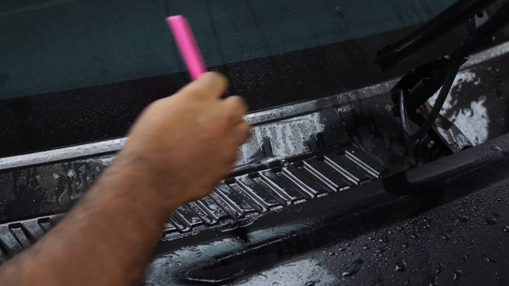 Fitting PPF around Defender lettering
