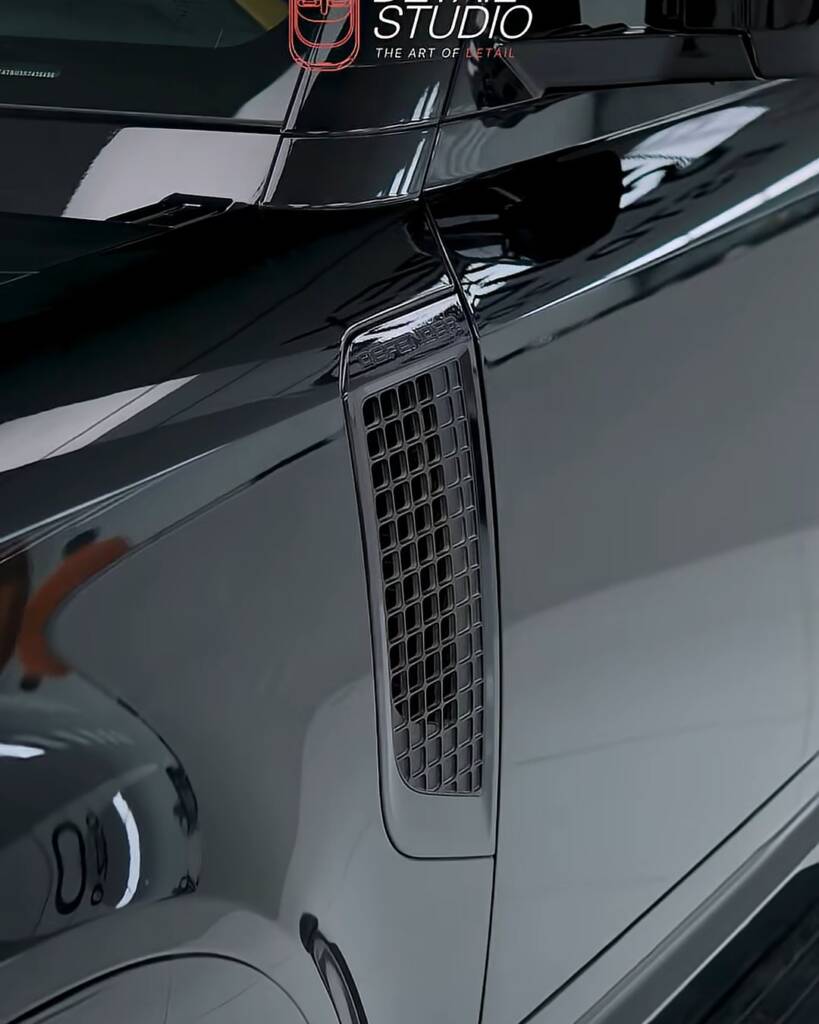 Black Land Rover Defender side panel before Sedona Red colour PPF, Dubai