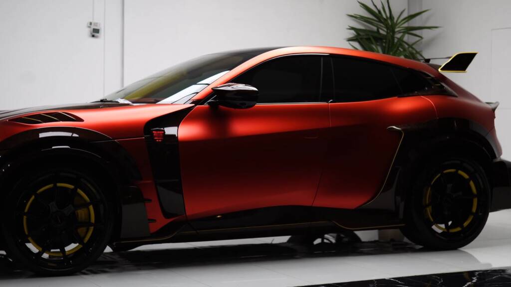Mansory Pugnator forged carbon and red body panels