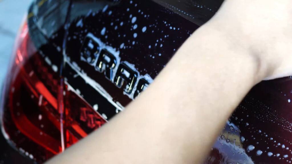 Cleaning the Brabus badge on a Maybach S680