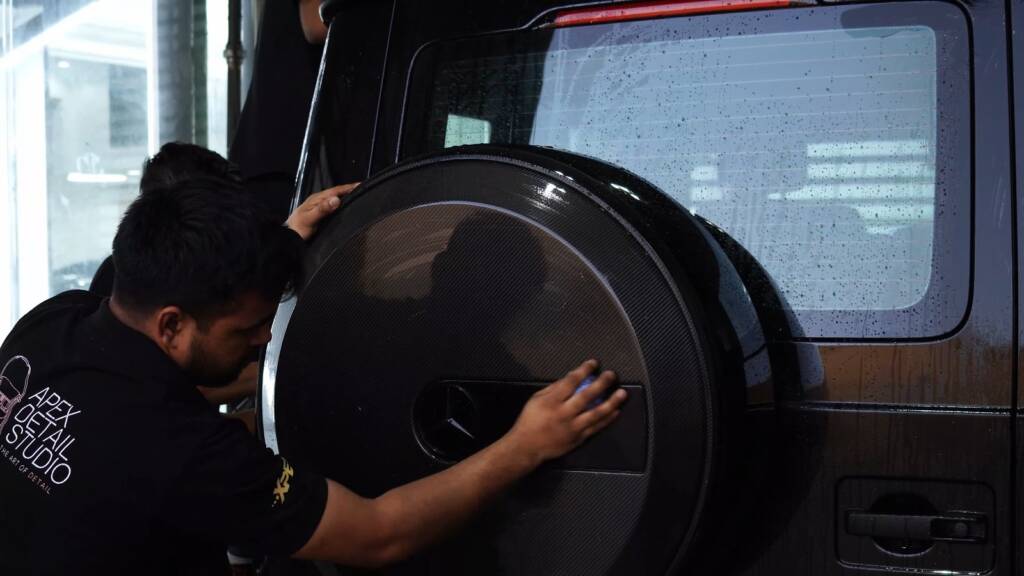 Washing the spare wheel cover of a Mercedes-AMG G63 before PPF