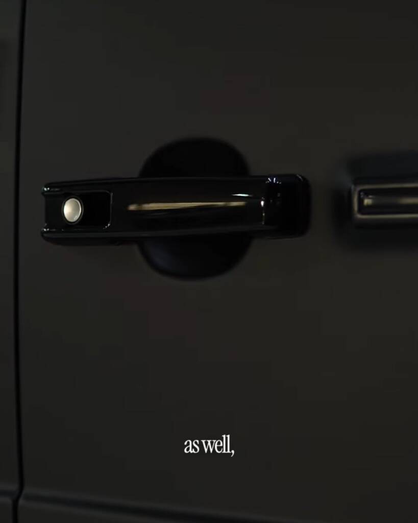 Mercedes-AMG G63 door handle painted black after colour change, Dubai