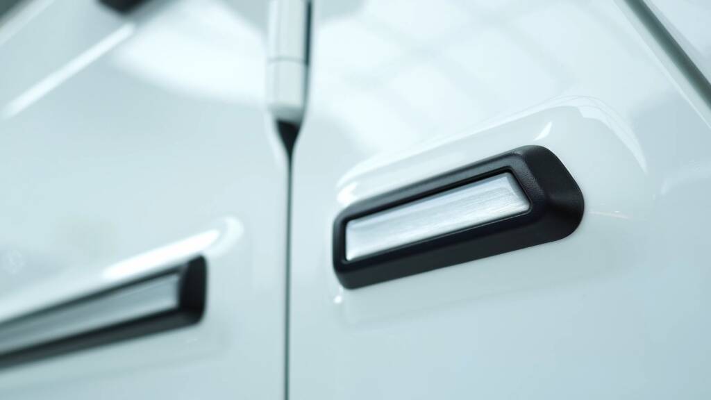 Close up of a Mercedes G500 handle with PPF edges