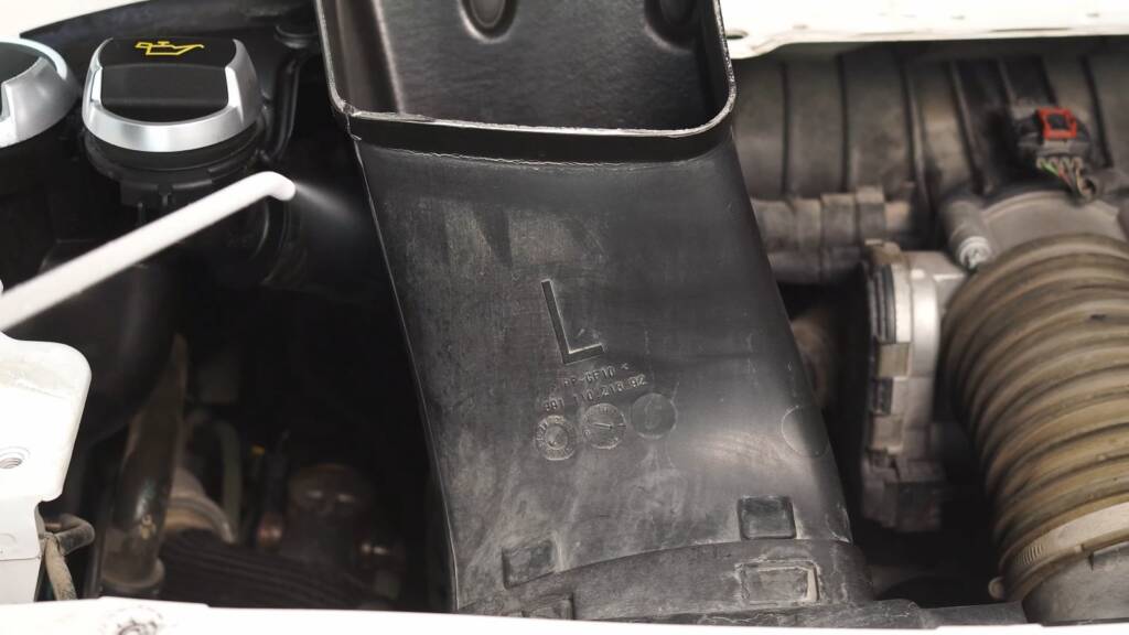 Dry ice cleaning Porsche 911 GT3 intake ducts