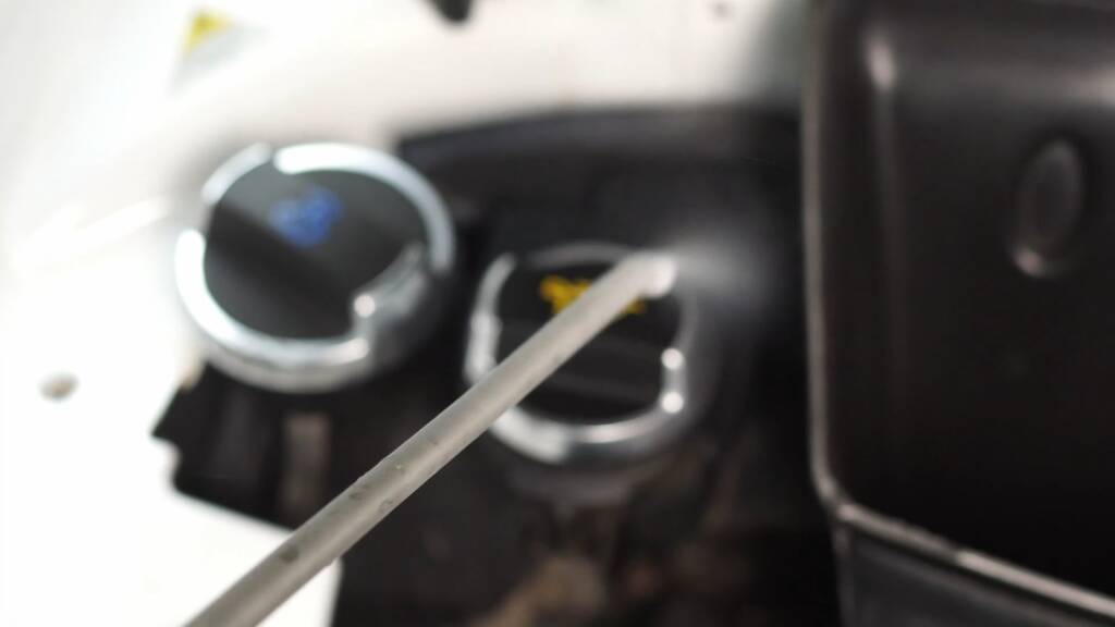 Dry ice nozzle cleaning around a Porsche 911 GT3 oil filler