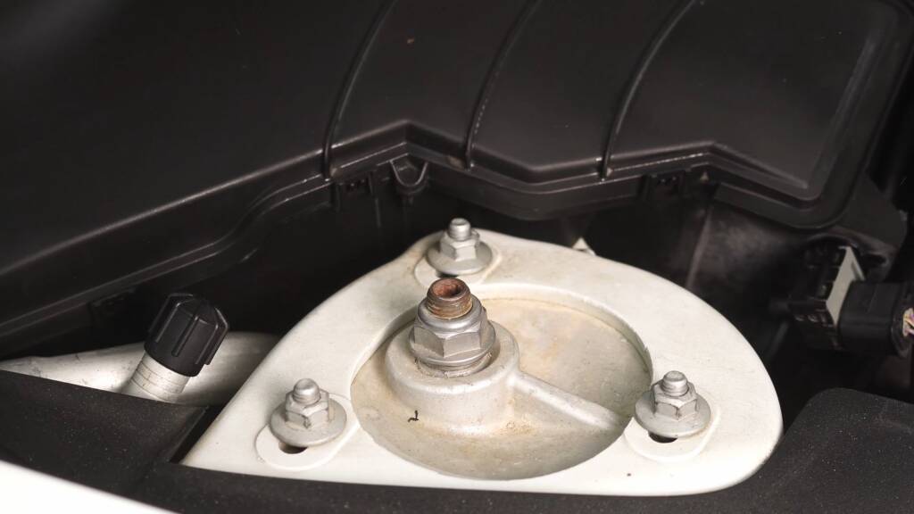 Clean Porsche 911 GT3 strut mount after dry ice
