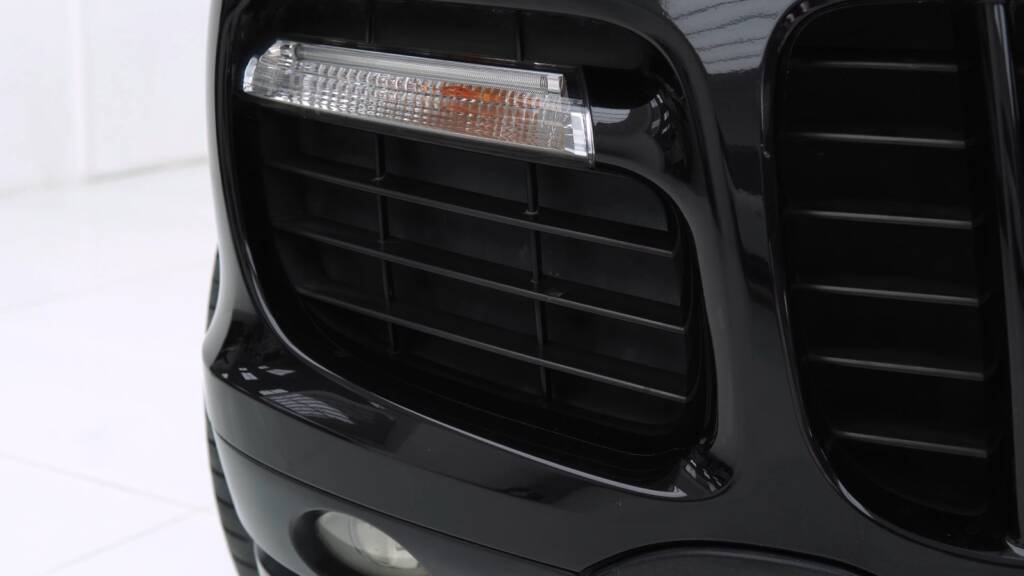 Silver refinished grille on a black Porsche Cayenne in Dubai