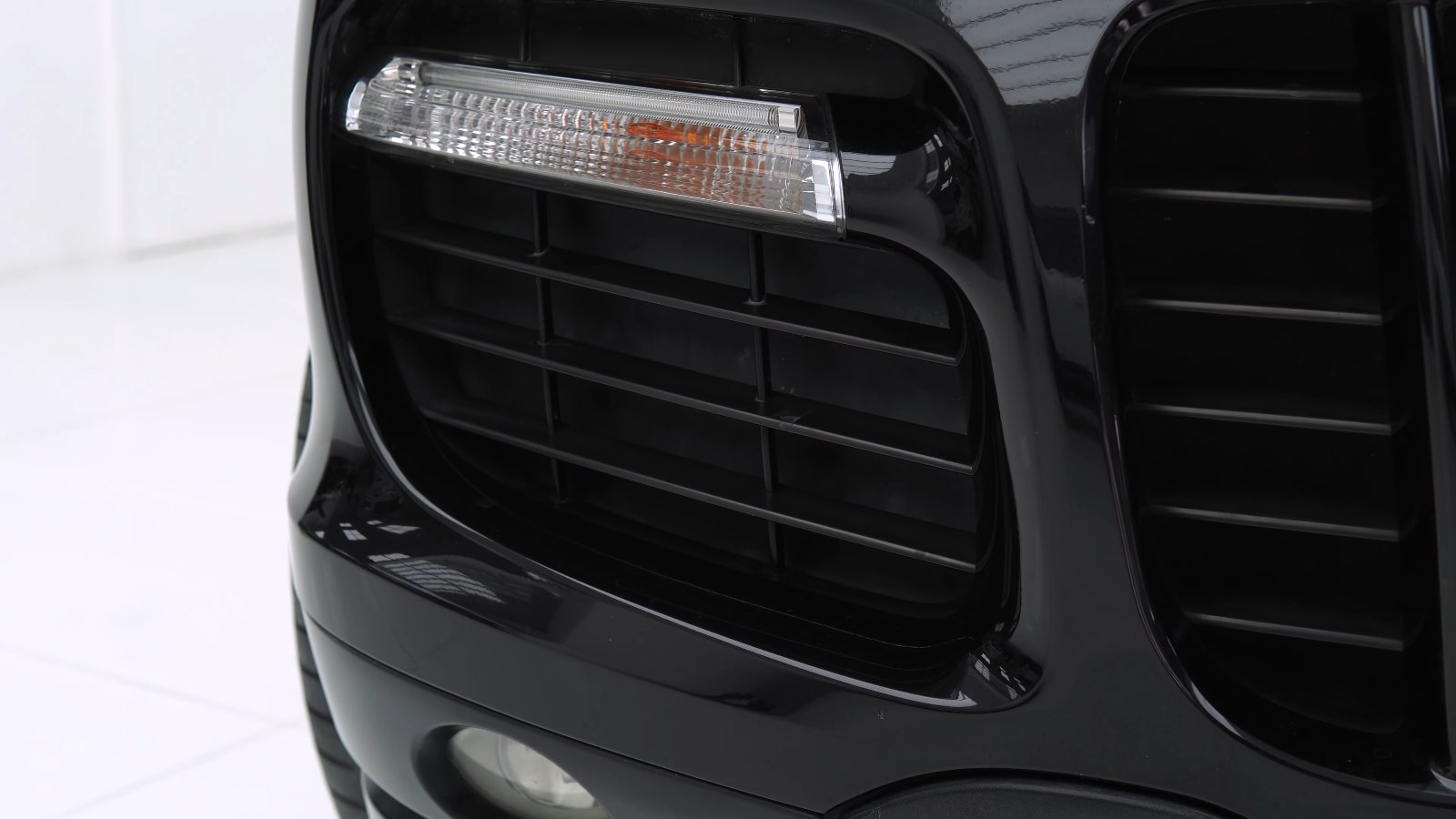 Porsche Cayenne grille finished in silver paint at Apex Detail Studio, Dubai