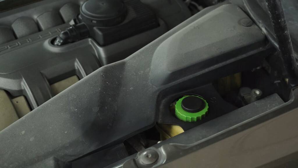 Porsche Cayenne Turbo green cap and brace during cleaning