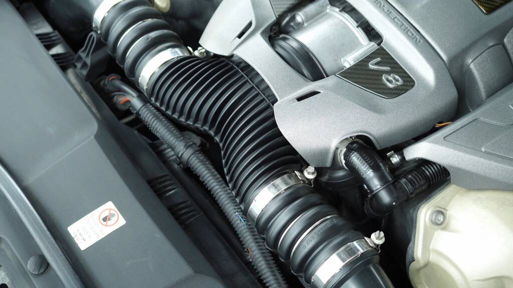 Porsche Cayenne Turbo intake and V8 cover after dry ice