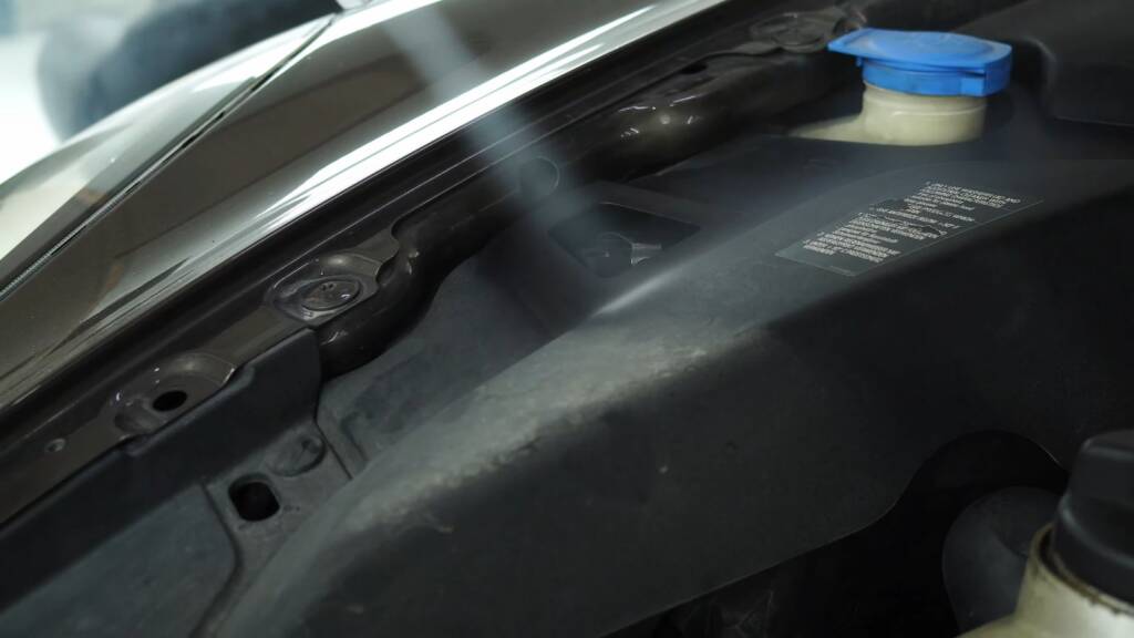 Porsche Cayenne Turbo reservoir area after dry ice