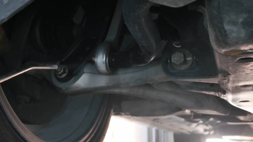 Porsche Cayenne Turbo suspension and underbody dry ice cleaning