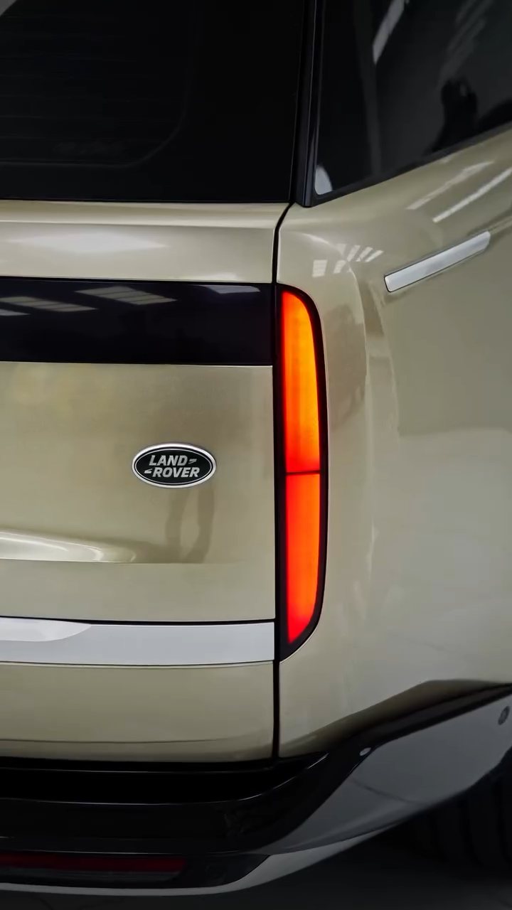 Range Rover tail light and badge in the original colour before the change