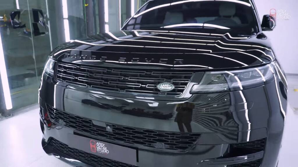 Range Rover Sport, black, a full interior and exterior detail: wash, leather cleaning, polishing and a final wash, at Apex Detail Studio in Dubai