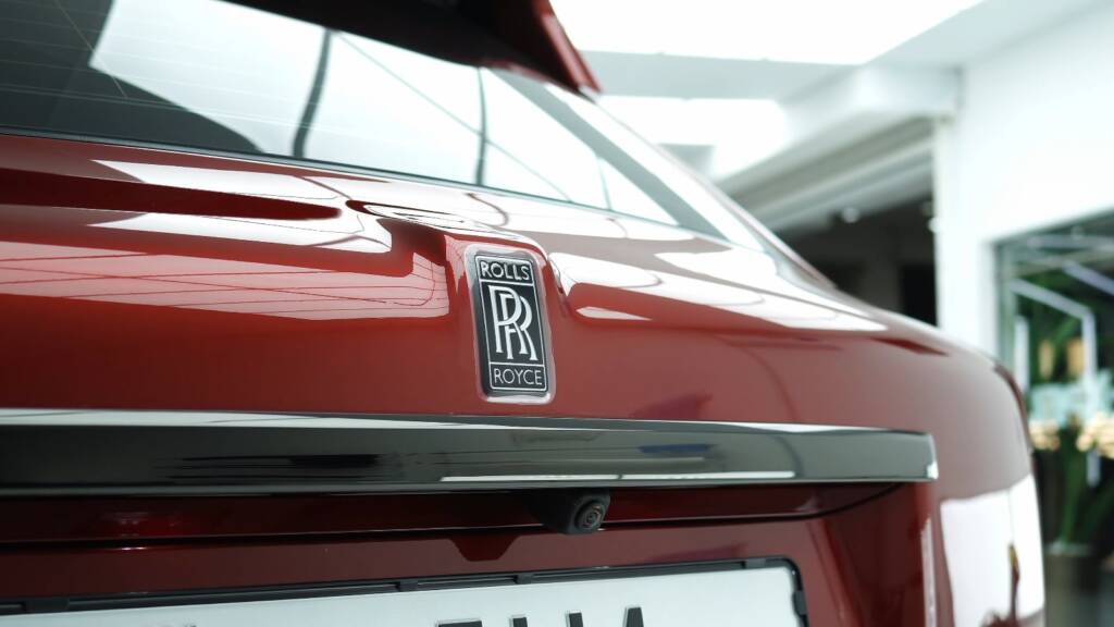Rolls-Royce Cullinan tailgate RR badge after PPF