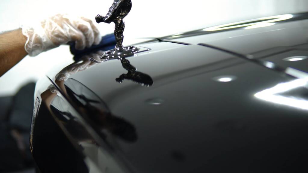 Applying ceramic coating to a Rolls-Royce Cullinan bonnet