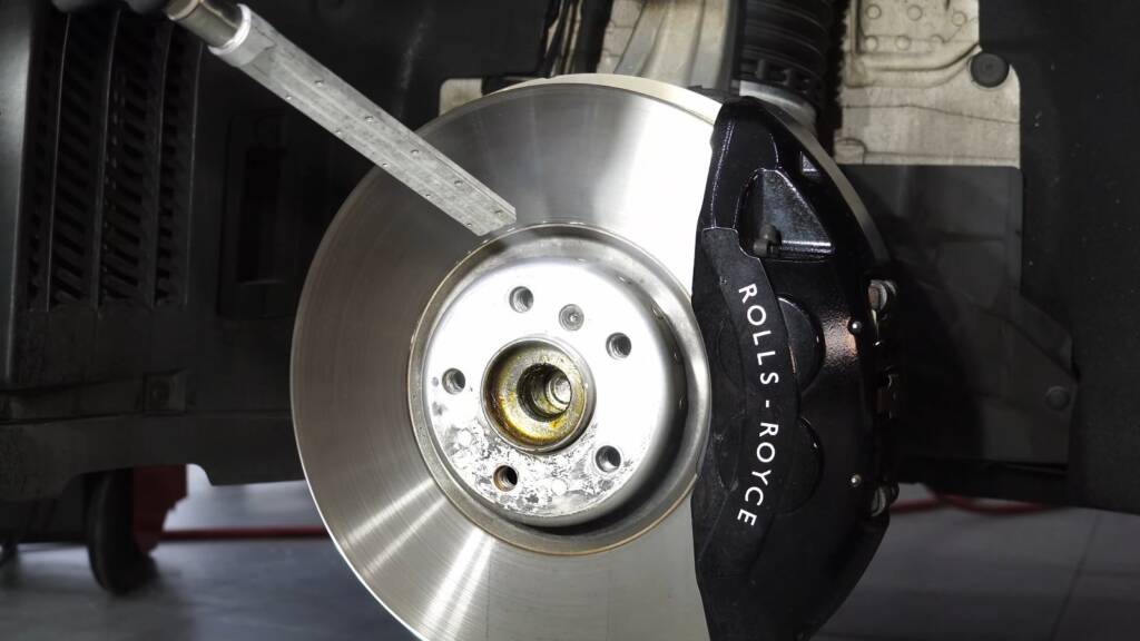 Dry ice cleaning a Rolls-Royce Dawn brake disc and hub