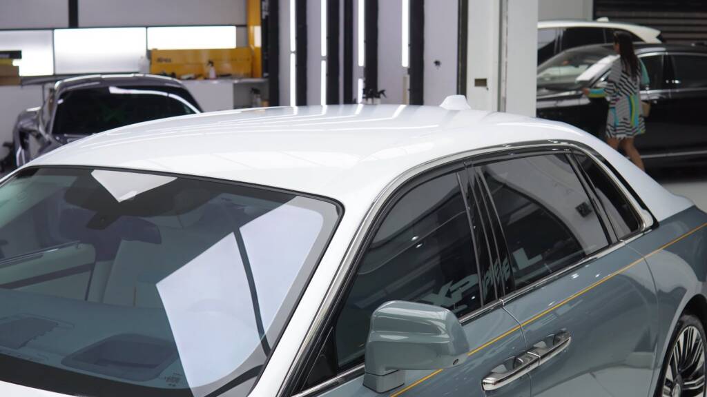 White PPF roof and window line of a Rolls-Royce Ghost after the two-tone wrap