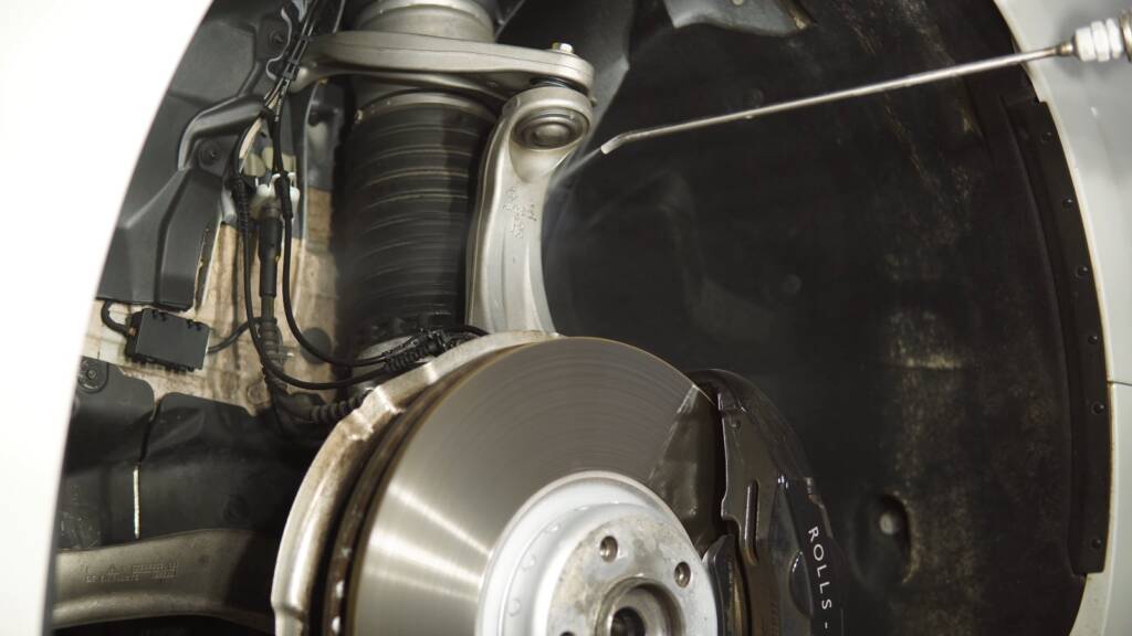 Rolls-Royce Wraith front suspension after dry ice cleaning