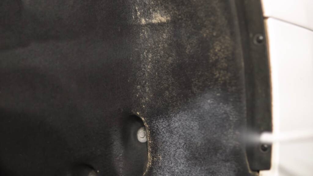 Rolls-Royce Wraith underbody dry ice blasting in Dubai