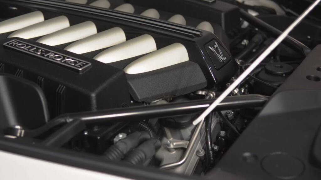 Rolls-Royce Wraith V12 engine bay dry ice cleaning Dubai