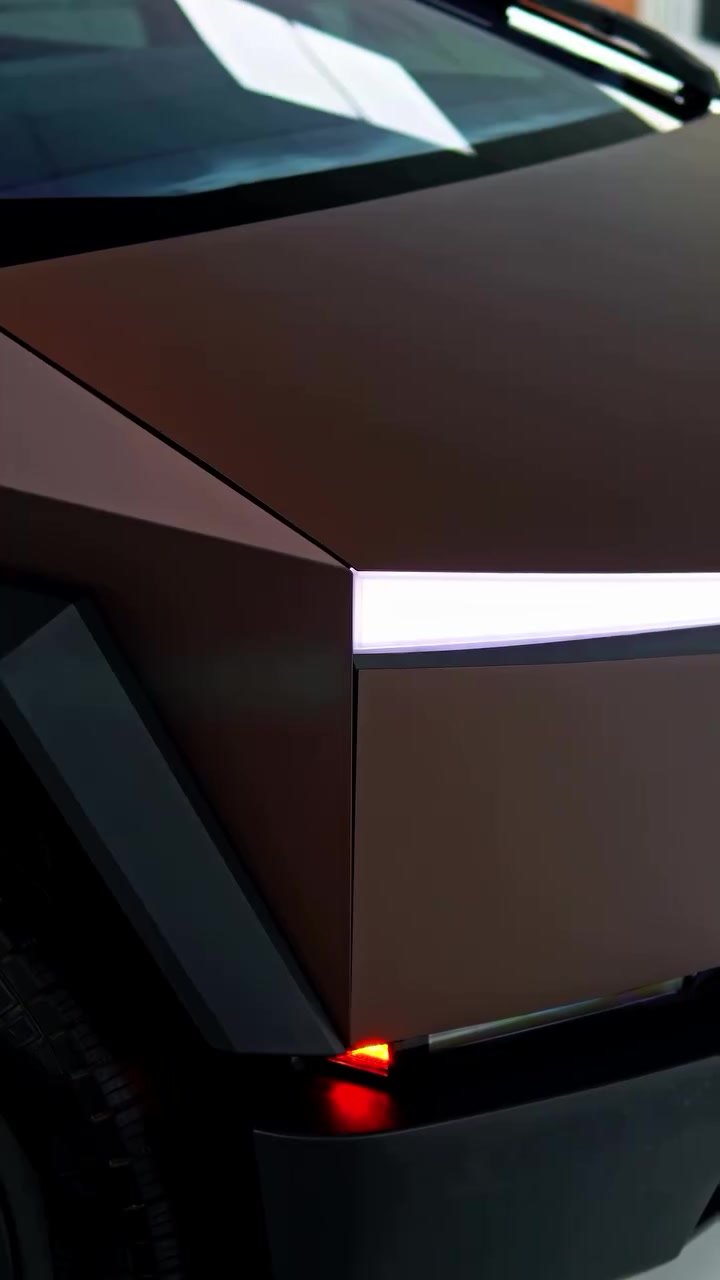 Front light bar of the Tesla Cybertruck in brown colour change PPF