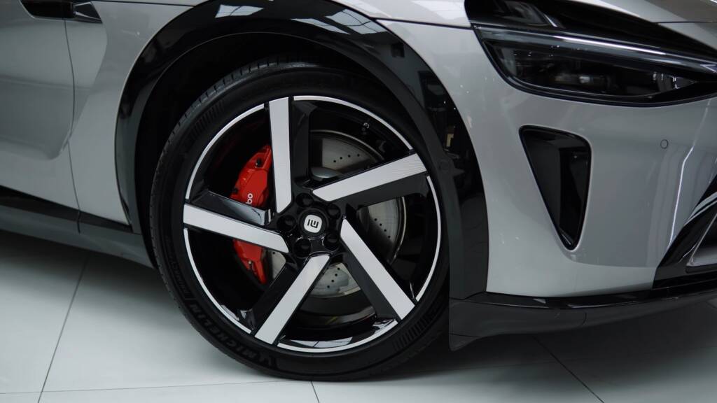 Wheel and red brake calipers of a grey Xiaomi YU7 Max after ceramic coating